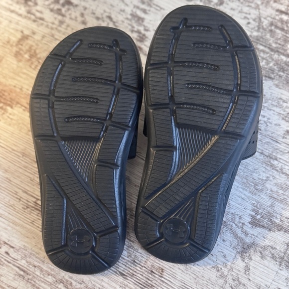 Under Armour Kids Black Slide Sandals boys size 1 - Picture 5 of 6